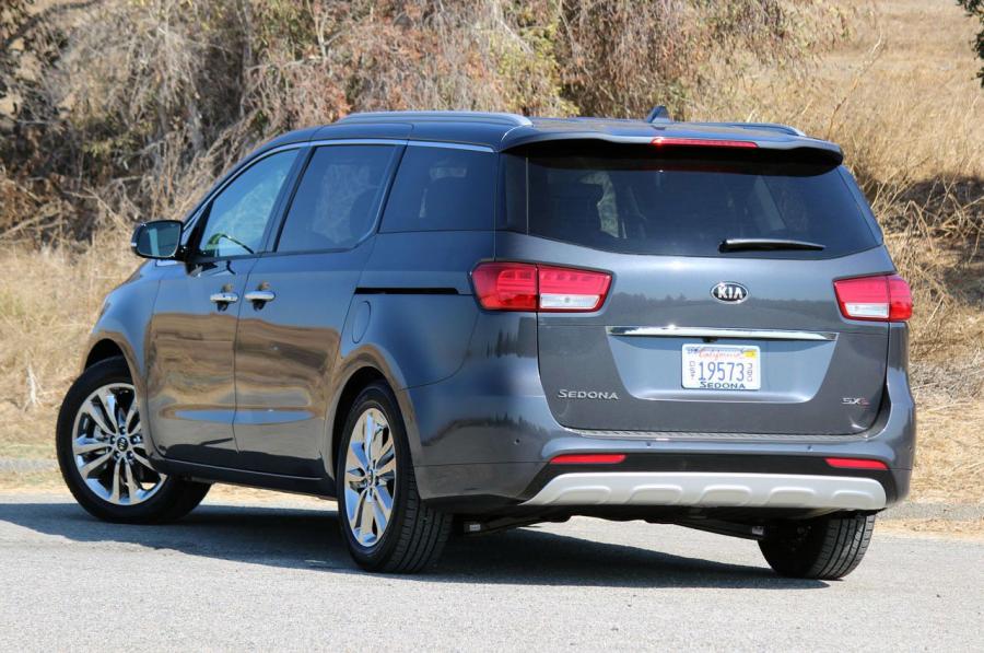  Kia Sedona SXL 2015 года  (фото 37 из 75)